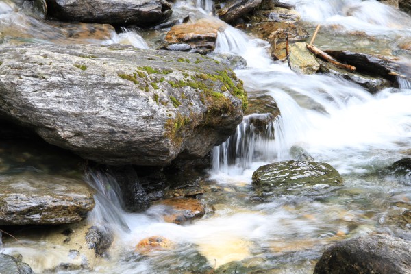 frisches Wasser im Naturhotel Rainer in Südtirol